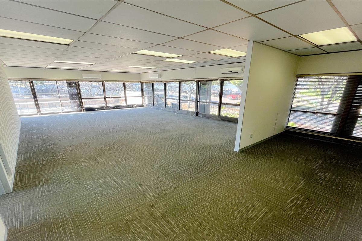 617m2 office space to let in Bedfordview - Photo 5