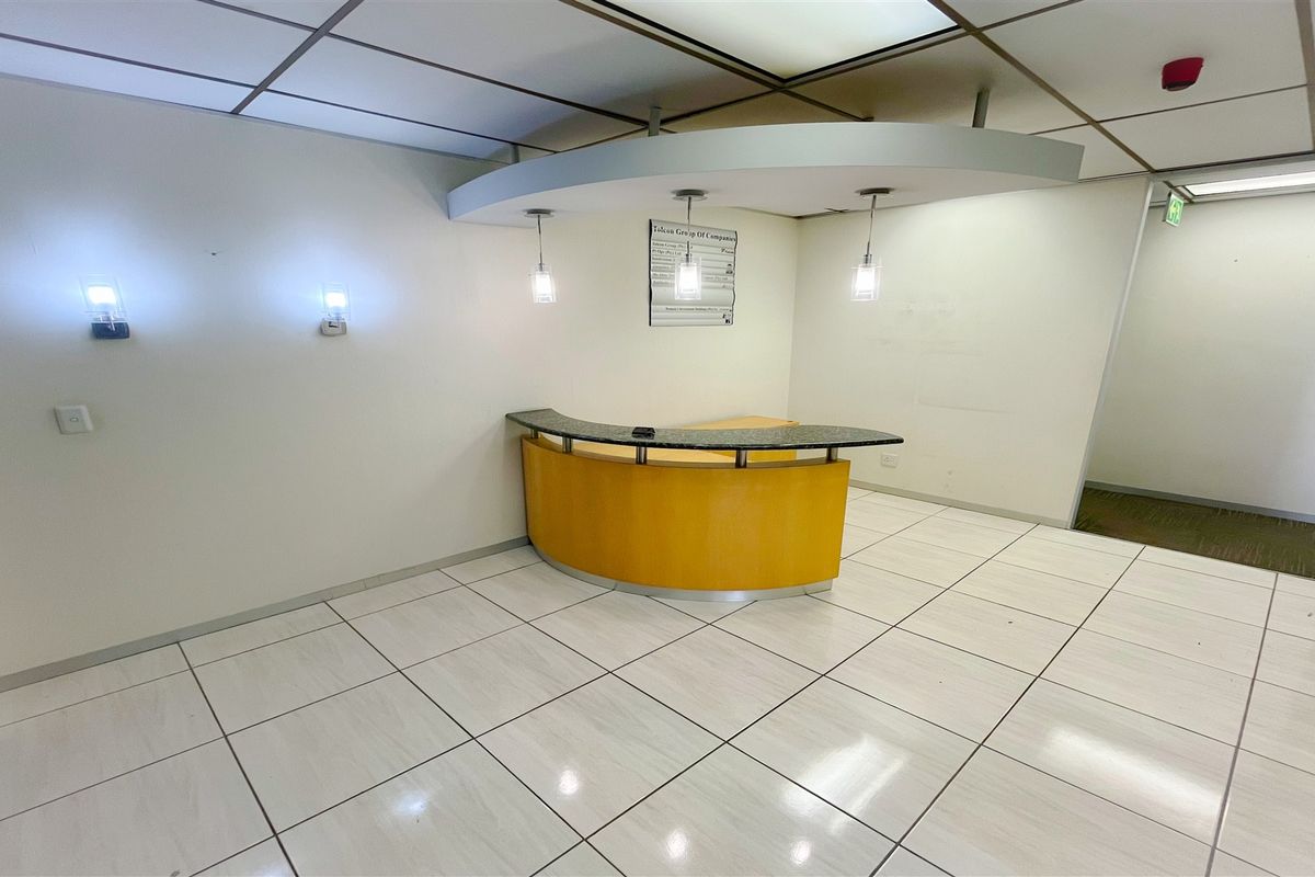 617m2 office space to let in Bedfordview - Photo 2