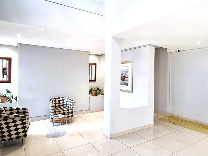 Freestanding building to let off Sloane Street Bryanston - Photo 3