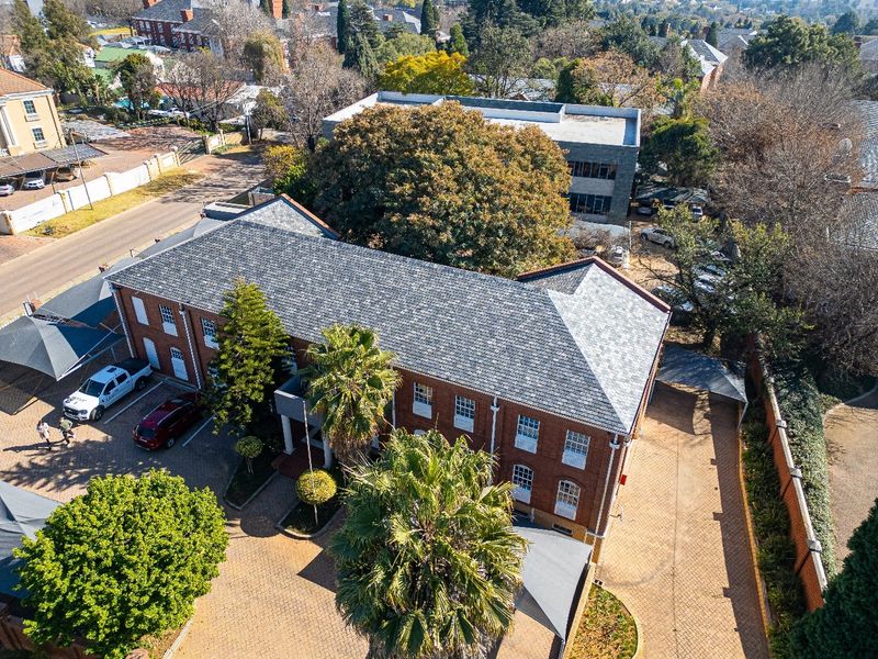 Freestanding building to let off Sloane Street Bryanston - Photo 2