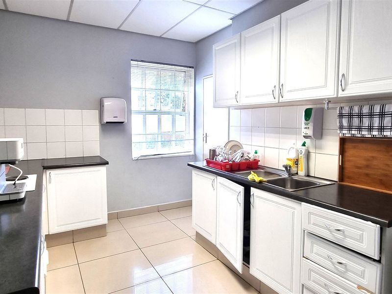 Freestanding building to let off Sloane Street Bryanston - Photo 5