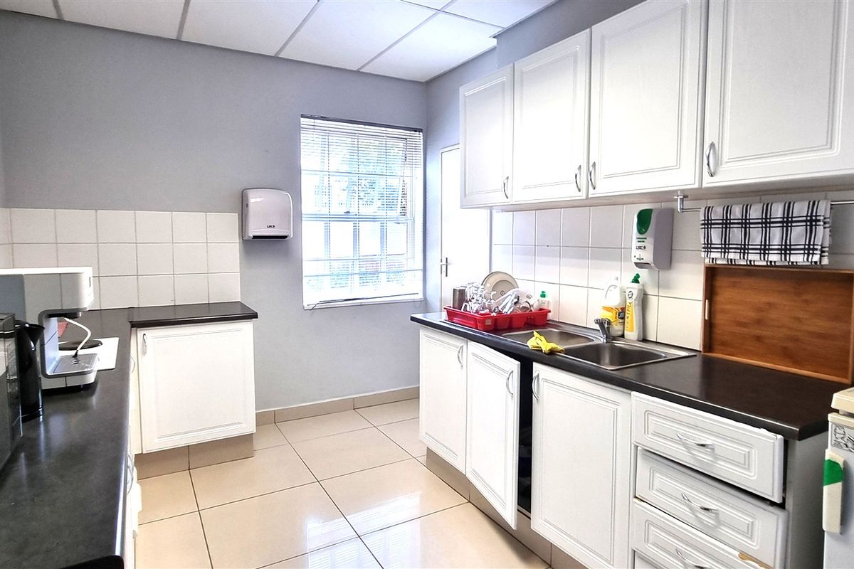 Freestanding building to let off Sloane Street Bryanston - Photo 5