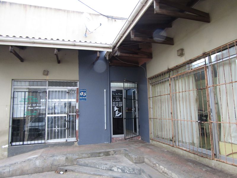 Location Is The Key Word - Photo 5