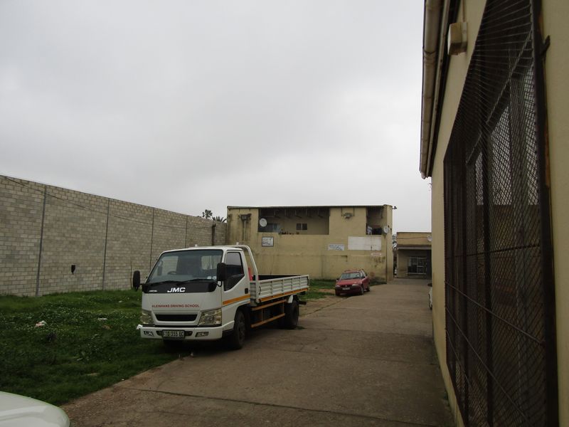 Location Is The Key Word - Photo 3