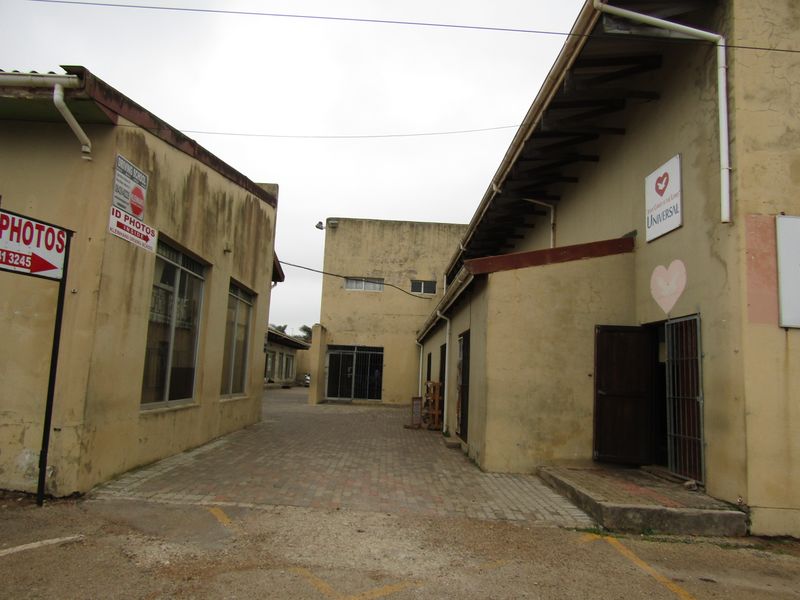 Location Is The Key Word - Photo 2