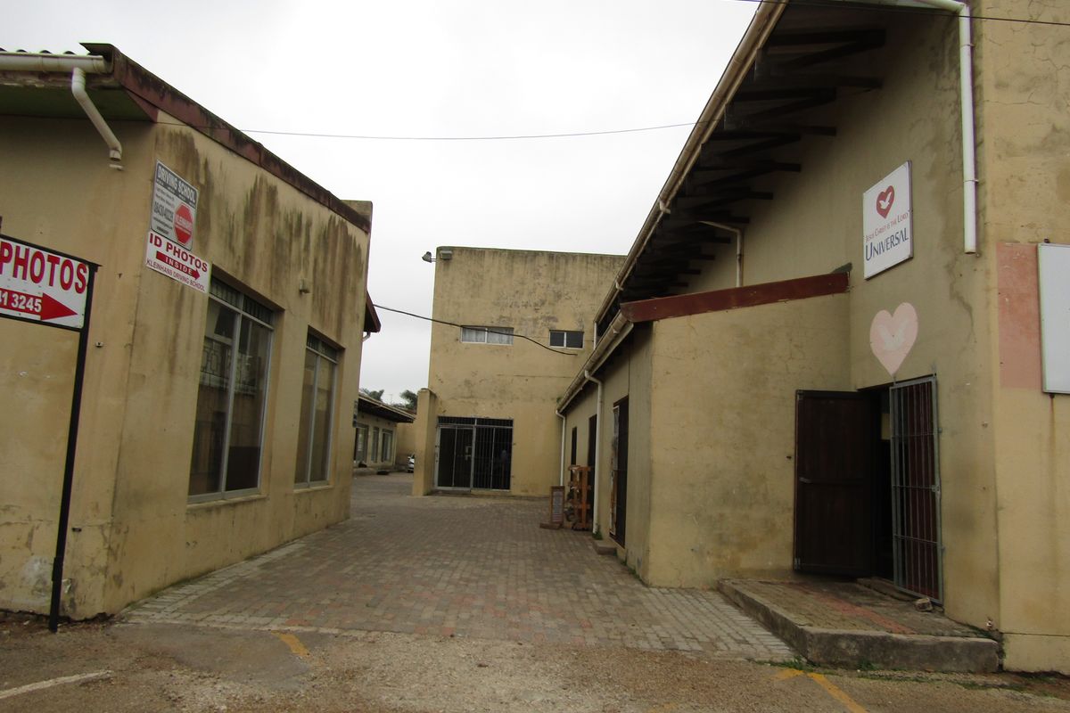 Location Is The Key Word - Photo 2