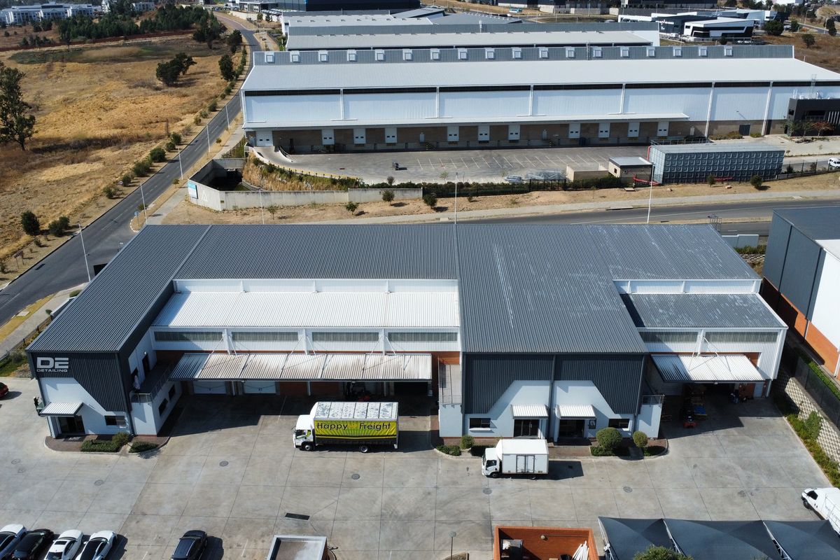 Warehouse to let in Longlake - Photo 3