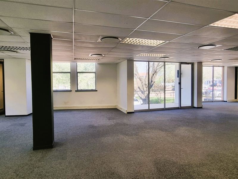 Office space to let on the Ground floor of Experien House in Bally Oaks Office Park in Bryanston - Photo 5