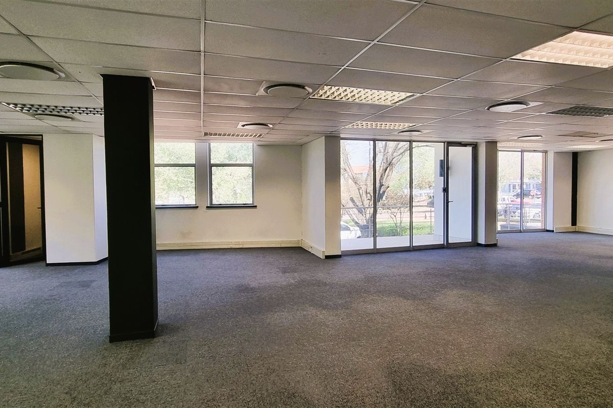 Office space to let on the Ground floor of Experien House in Bally Oaks Office Park in Bryanston - Photo 5