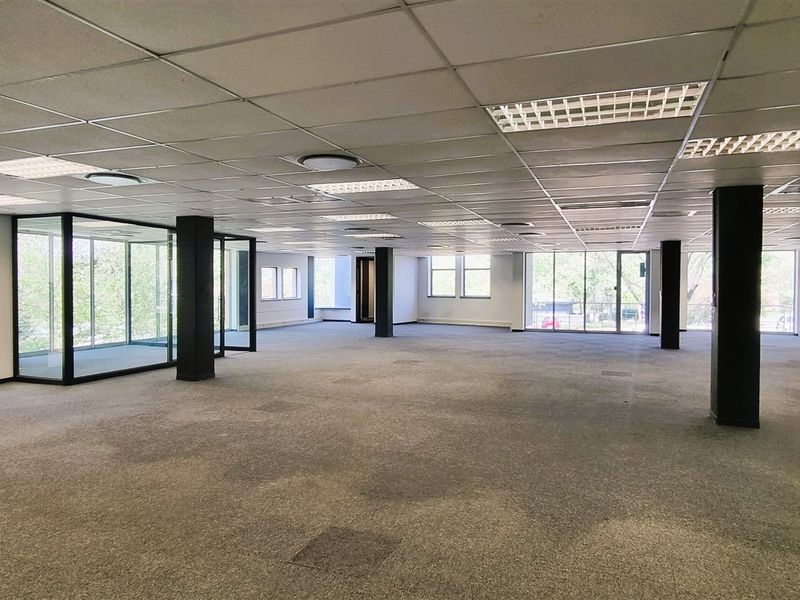 Office space to let on the Ground floor of Experien House in Bally Oaks Office Park in Bryanston - Photo 4