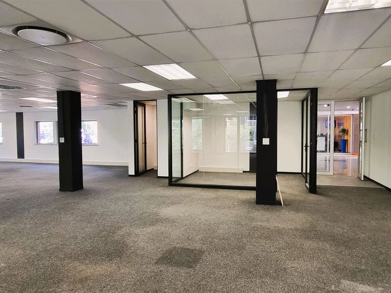 Office space to let on the Ground floor of Experien House in Bally Oaks Office Park in Bryanston - Photo 2