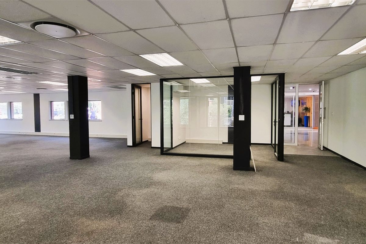 Office space to let on the Ground floor of Experien House in Bally Oaks Office Park in Bryanston - Photo 2