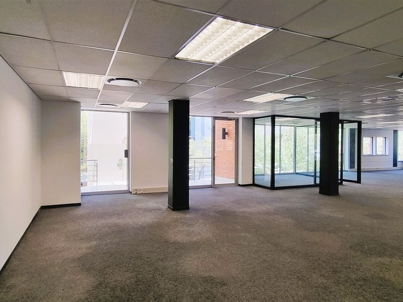 Office space to let on the Ground floor of Experien House in Bally Oaks Office Park in Bryanston - Photo 3