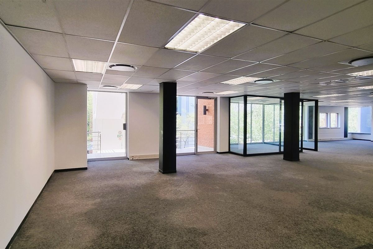 Office space to let on the Ground floor of Experien House in Bally Oaks Office Park in Bryanston - Photo 3