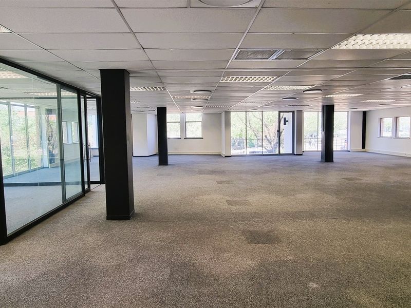 Office space to let on the Ground floor of Experien House in Bally Oaks Office Park in Bryanston - Photo 9