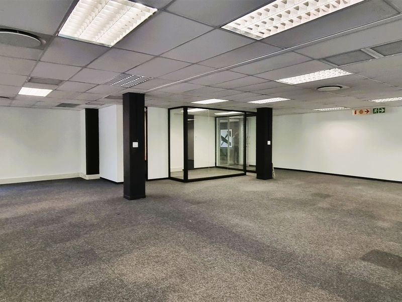 Office space to let on the Ground floor of Experien House in Bally Oaks Office Park in Bryanston - Photo 8