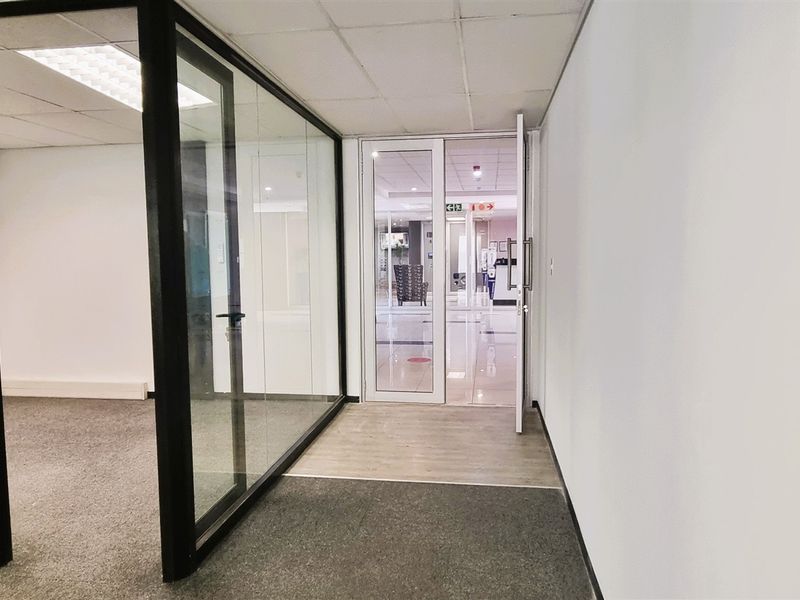 Office space to let on the Ground floor of Experien House in Bally Oaks Office Park in Bryanston - Photo 6