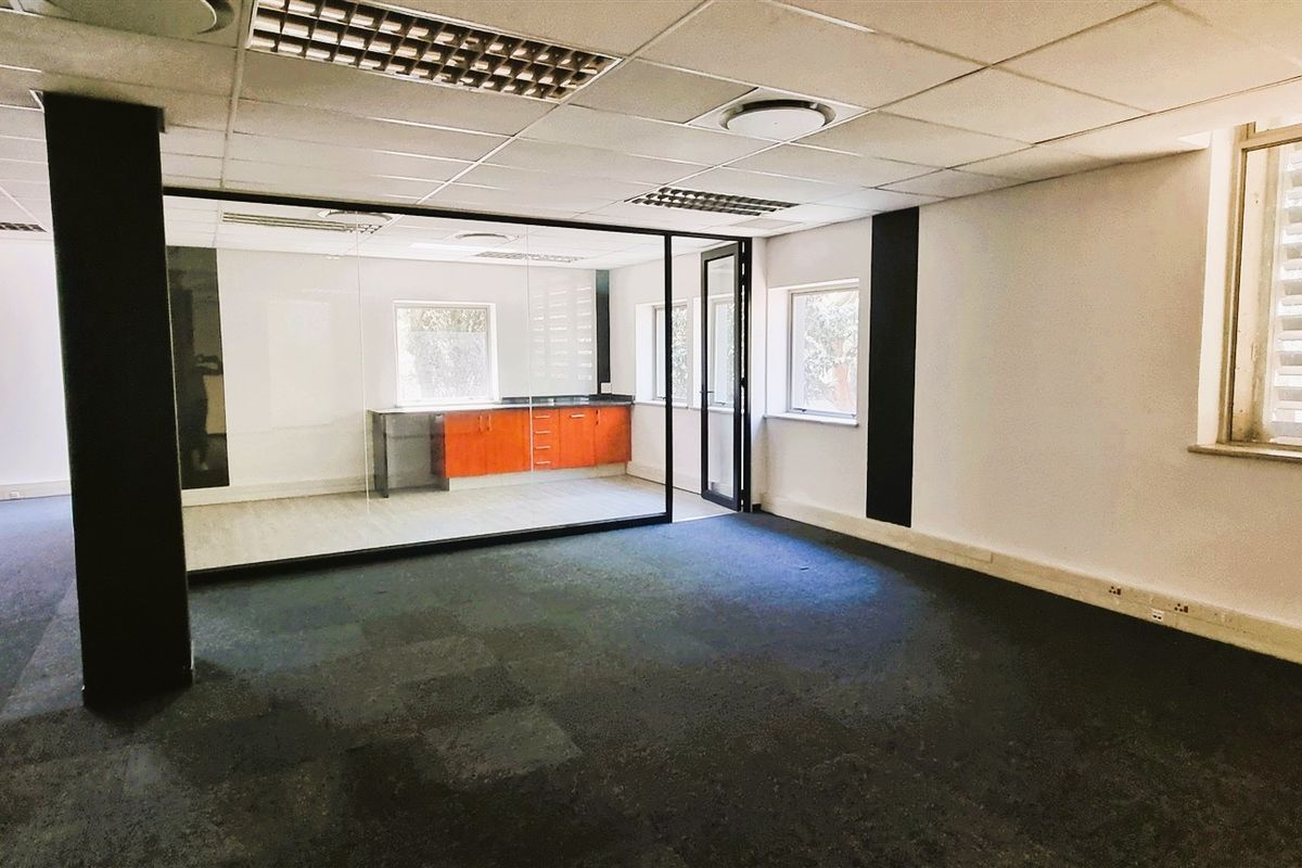 Office space to let in Bally Oaks Office Park in Bryanston - Photo 3