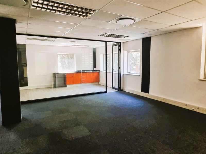 Office space to let in Bally Oaks Office Park in Bryanston - Photo 3