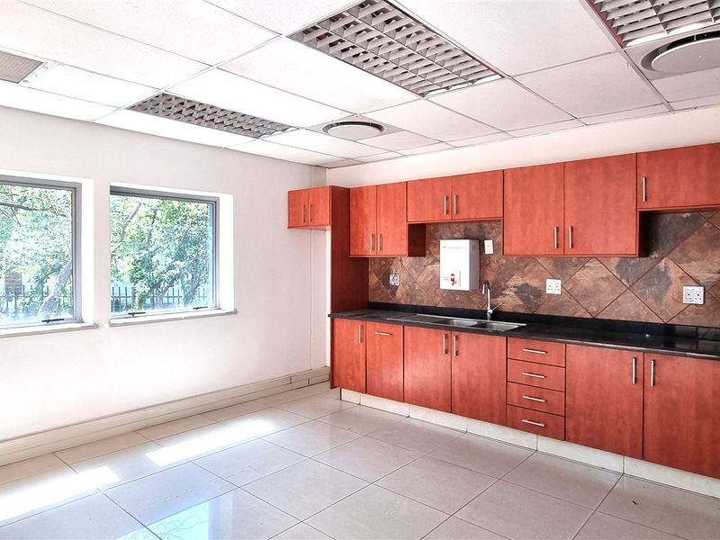 Office space to let in Bally Oaks Office Park in Bryanston - Photo 4