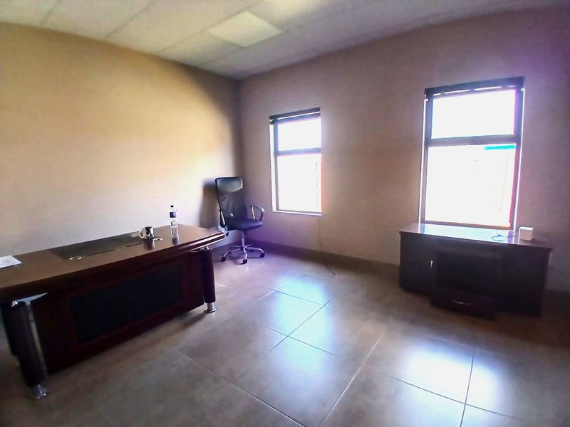 Limeroc Business Park | 617m2 Warehouse To Let | Magner Street, Knoppieslaagte, Centurion - Photo 5