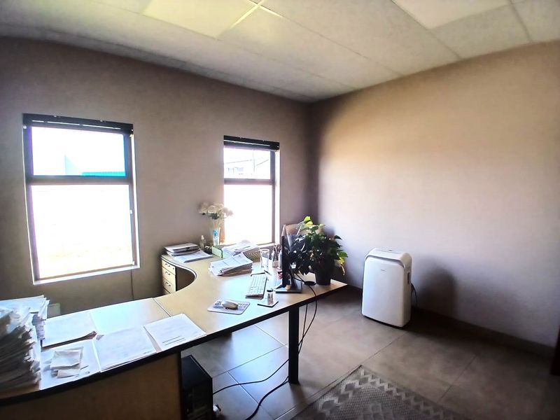 Limeroc Business Park | 617m2 Warehouse To Let | Magner Street, Knoppieslaagte, Centurion - Photo 4