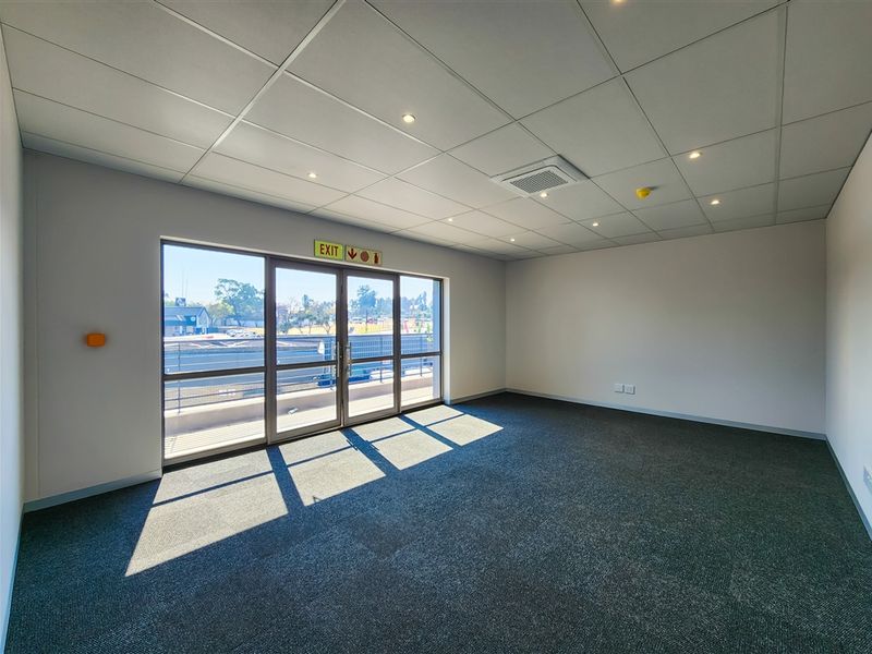 Refurbished 259m2 Office to Let in Infinity Business Park - Photo 9
