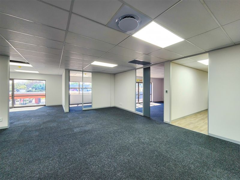 Refurbished 259m2 Office to Let in Infinity Business Park - Photo 8