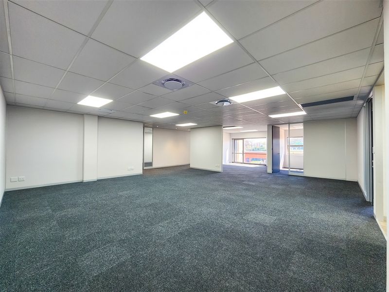 Refurbished 259m2 Office to Let in Infinity Business Park - Photo 7