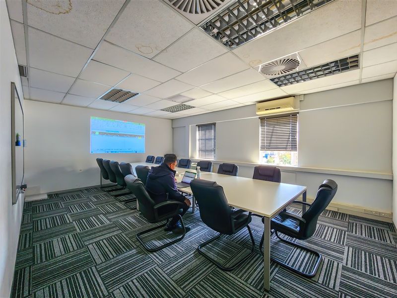 Affordable 527m2 Office to Let in Fourways Golf Park - Photo 6