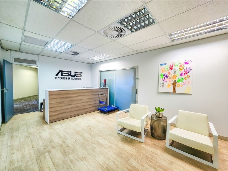 Affordable 527m2 Office to Let in Fourways Golf Park - Photo 2