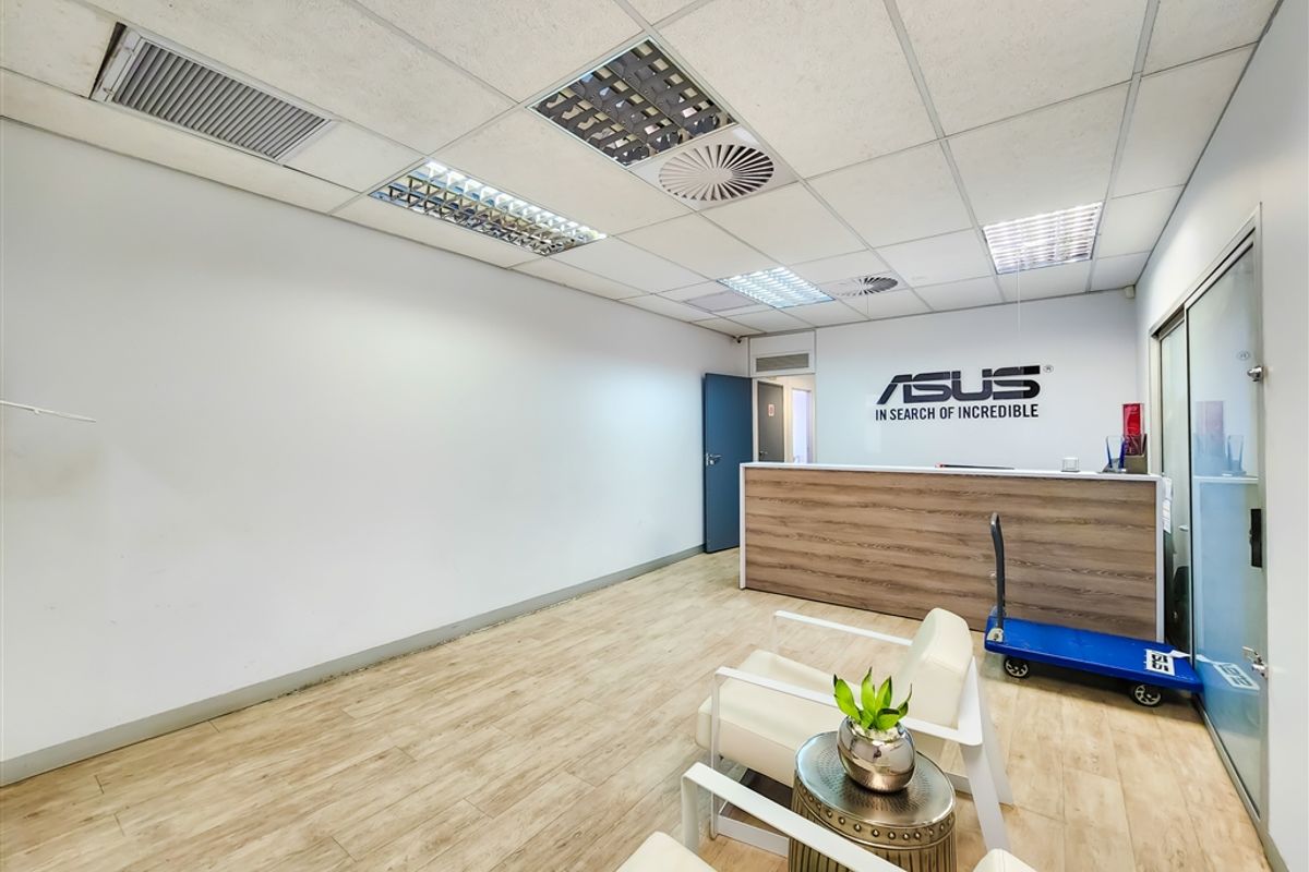 Affordable 527m2 Office to Let in Fourways Golf Park - Photo 3