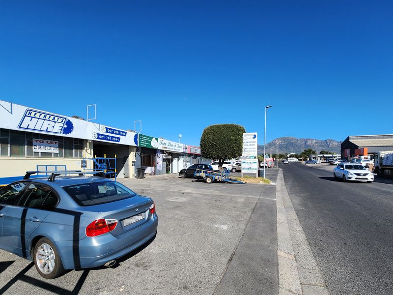 LARGE WAREHOUSE | TO LET | RETREAT - Photo 2