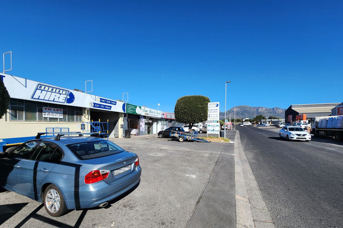 LARGE WAREHOUSE | TO LET | RETREAT - Photo 2