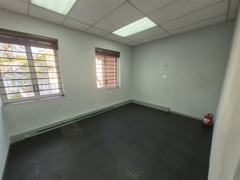 Offices to let in Craihall Park, Johannesburg - Photo 6