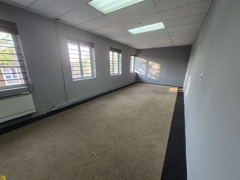 Offices to let in Craihall Park, Johannesburg - Photo 4