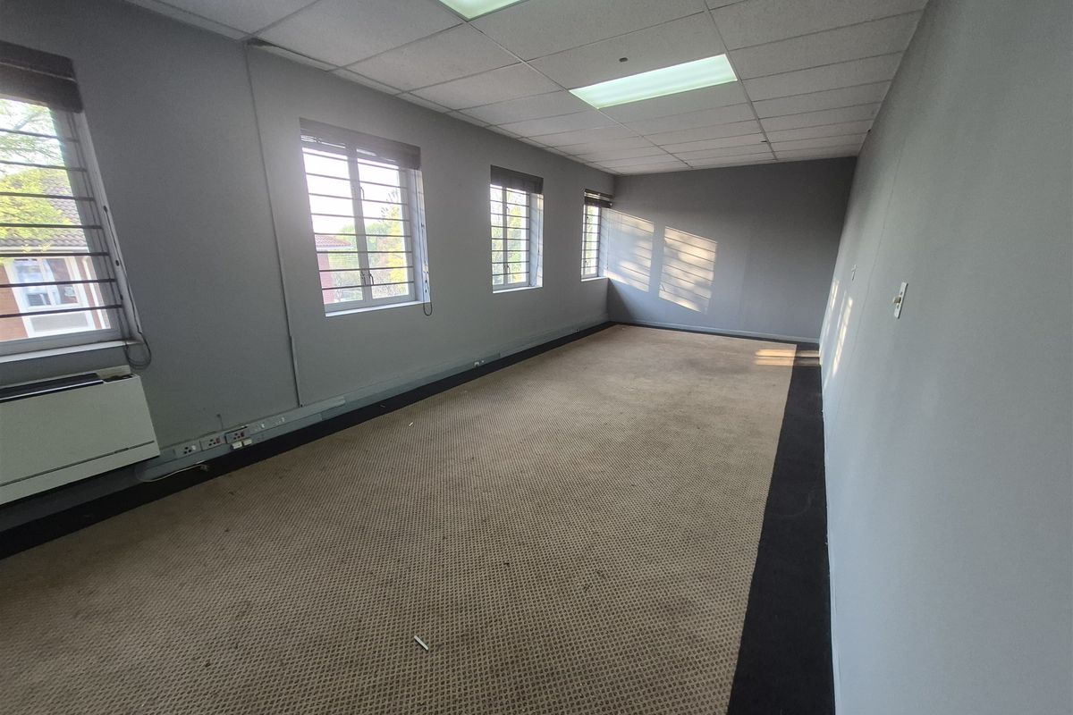 Offices to let in Craihall Park, Johannesburg - Photo 4