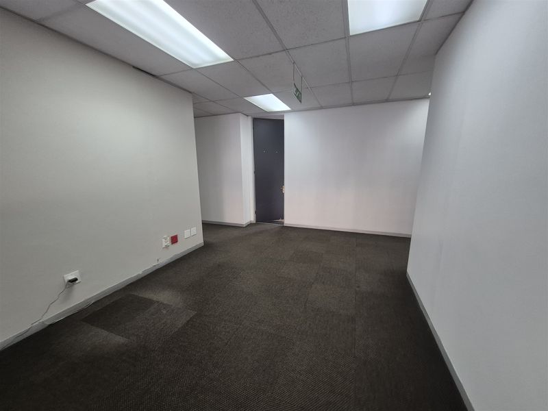 Offices to let in Craihall Park, Johannesburg - Photo 2