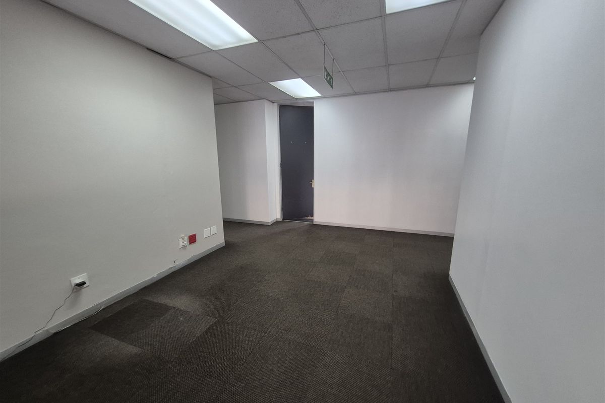Offices to let in Craihall Park, Johannesburg - Photo 2