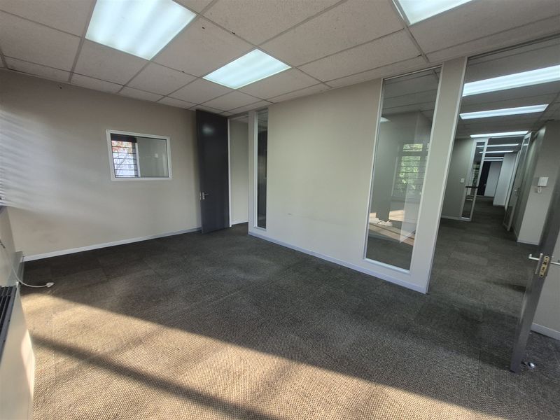 Offices to let in Craihall Park, Johannesburg - Photo 9