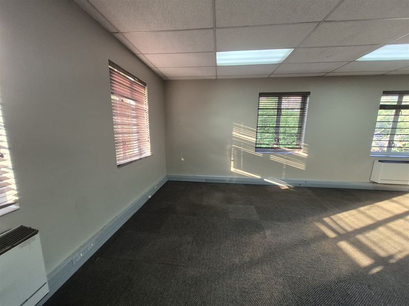 Offices to let in Craihall Park, Johannesburg - Photo 8