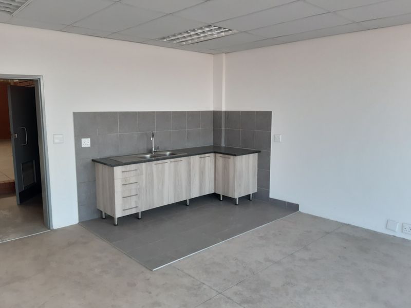 Warehouse to let in Longlake - Photo 3