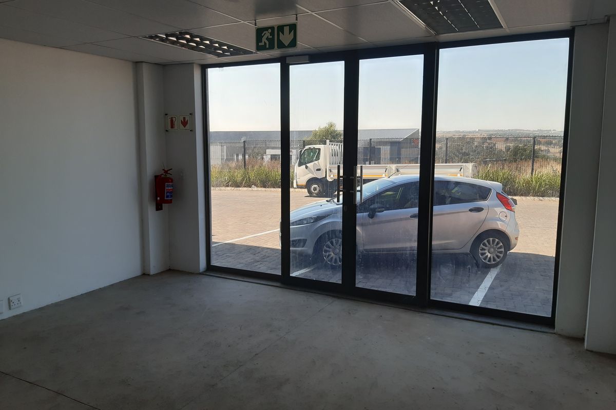 Warehouse to let in Longlake - Photo 4