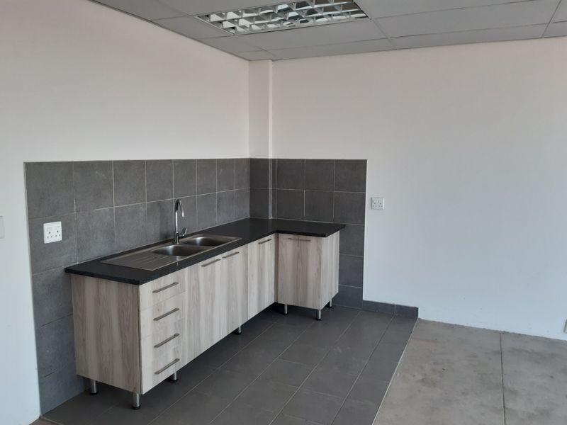 Warehouse to let in Longlake - Photo 5