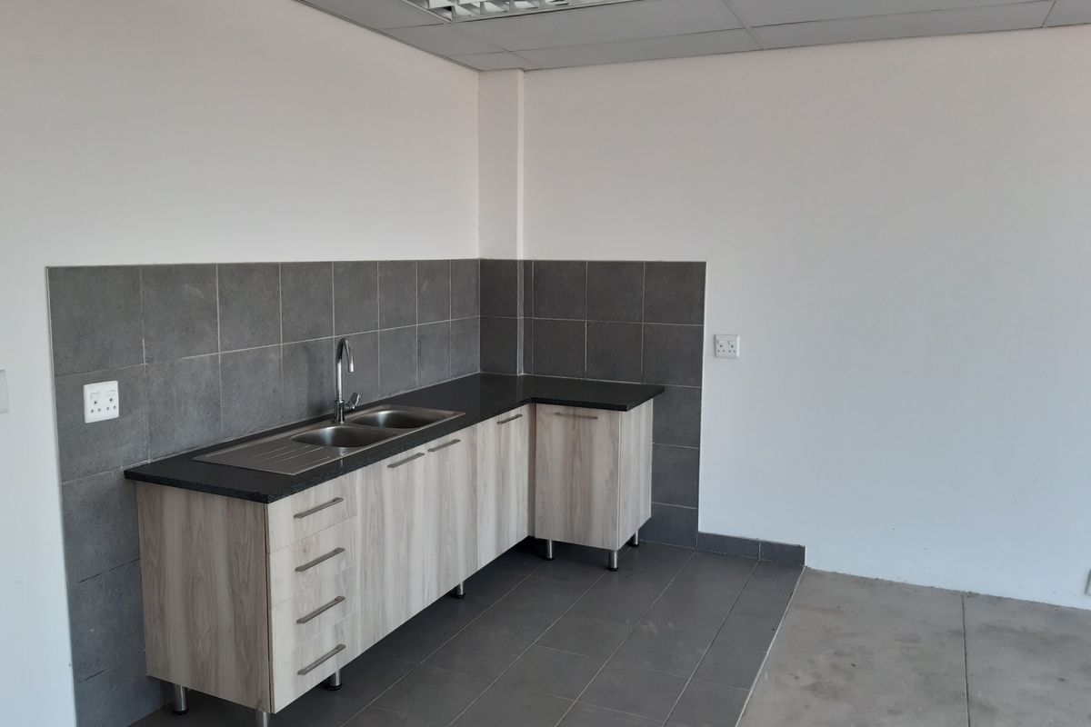 Warehouse to let in Longlake - Photo 5