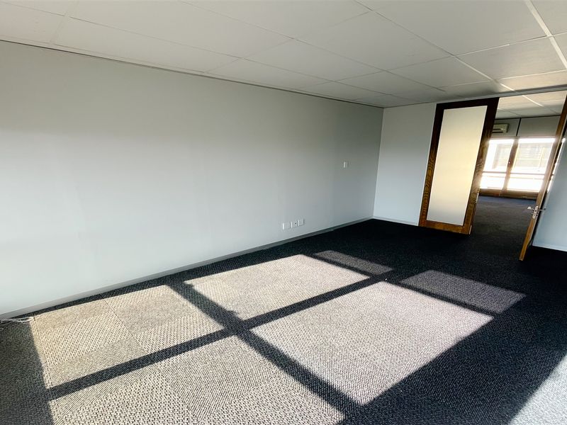 188m2 office space to let in Bedfordview - Photo 5