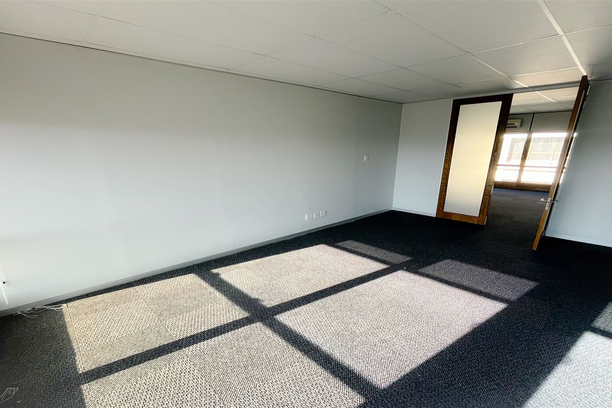 188m2 office space to let in Bedfordview - Photo 5