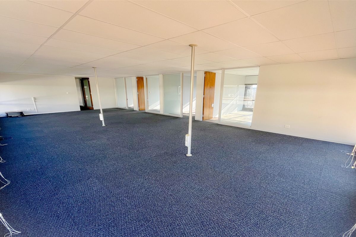 188m2 office space to let in Bedfordview - Photo 2