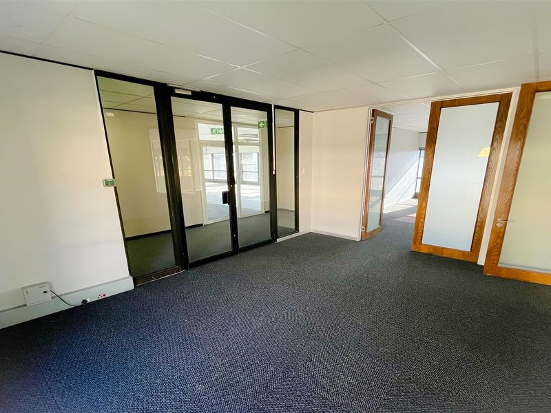 188m2 office space to let in Bedfordview - Photo 6