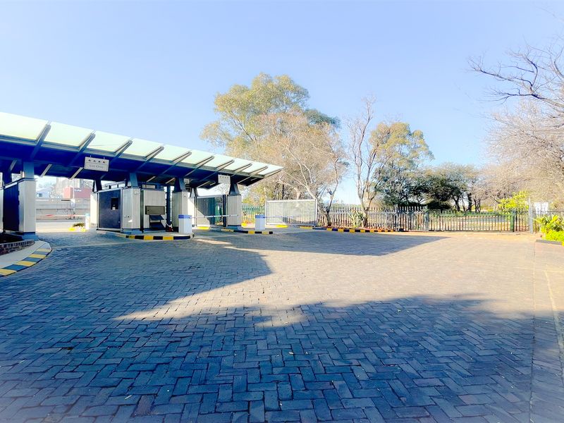 188m2 office space to let in Bedfordview - Photo 9